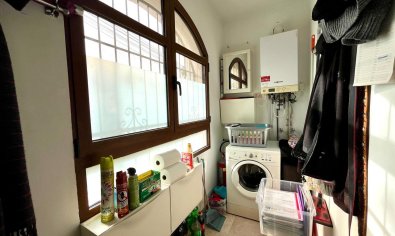 Vrijstaande villa in Villamartín met zwembad, golfzicht en 4 slaapkamers