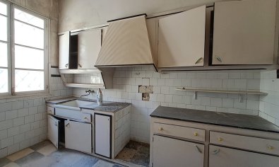 Uniek historisch pand in Orihuela met investeringspotentieel en bergzicht