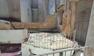 Uniek historisch pand in Orihuela met investeringspotentieel en bergzicht