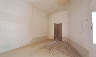 Uniek historisch pand in Orihuela met investeringspotentieel en bergzicht