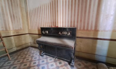 Uniek historisch pand in Orihuela met investeringspotentieel en bergzicht