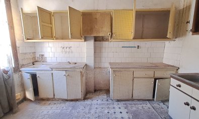 Uniek historisch pand in Orihuela met investeringspotentieel en bergzicht