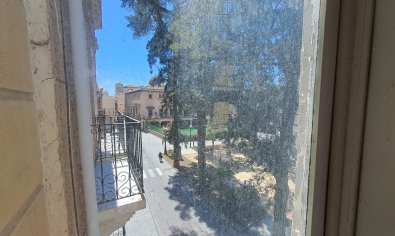 Uniek historisch pand in Orihuela met investeringspotentieel en bergzicht