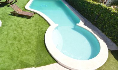 Luxe gerenoveerde villa met zwembad en dubbele garage in Torrevieja, 4 slaapkamers