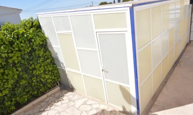 Luxe gerenoveerde villa met zwembad en dubbele garage in Torrevieja, 4 slaapkamers