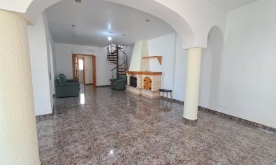 Reventa - Villa -
Villamartín - Villamartin