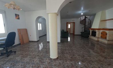 Reventa - Villa -
Villamartín - Villamartin