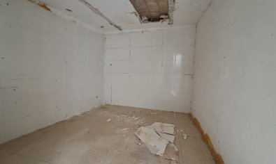 Reventa - Comercial -
Orihuela