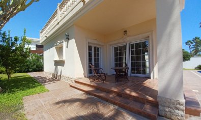 Bestaande bouw - Villa -
Cabo Roig