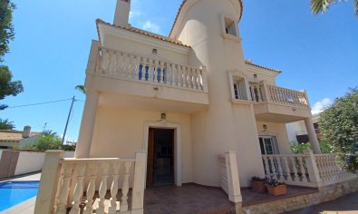 Bestaande bouw - Villa -
Cabo Roig