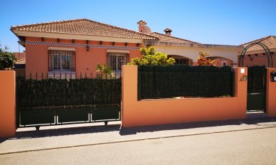 Resale - Villa -
Los Montesinos