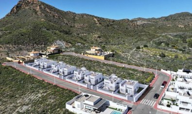 Villa moderna de 3 dormitorios con vistas a la ciudad en Mazarrón, cerca del campo de golf