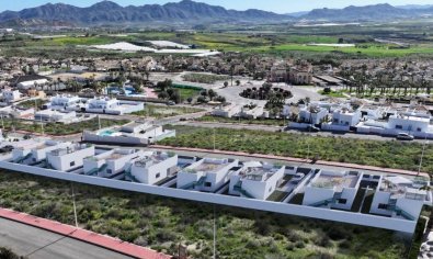 Villa moderna de 3 dormitorios con vistas a la ciudad en Mazarrón, cerca del campo de golf