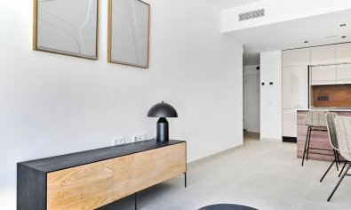 Comfortabele bungalow met tuin en solarium nabij zee in Torrevieja, 2 slaapkamers