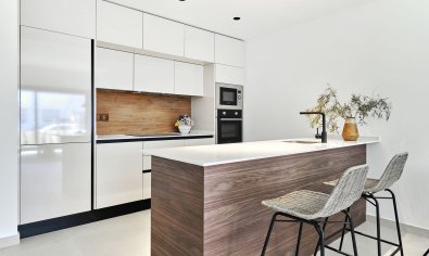 Comfortabele bungalow met tuin en solarium nabij zee in Torrevieja, 2 slaapkamers