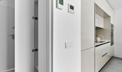 Comfortabele bungalow met tuin en solarium nabij zee in Torrevieja, 2 slaapkamers