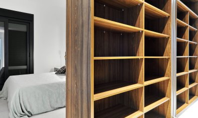 Comfortabele bungalow met tuin en solarium nabij zee in Torrevieja, 2 slaapkamers