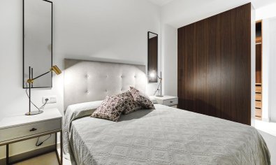 Comfortabele bungalow met tuin en solarium nabij zee in Torrevieja, 2 slaapkamers