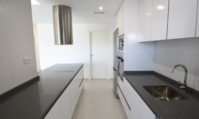 Modern appartement met 3 slaapkamers en zwembad in San Miguel de Salinas