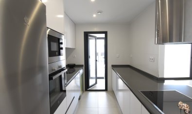 Modern appartement met 2 slaapkamers en zwembad in San Miguel de Salinas