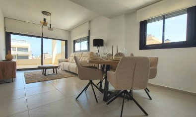 Luxe penthouse met 2 slaapkamers, solarium en zwembad in San Miguel de Salinas