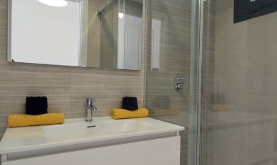 Luxe penthouse met 2 slaapkamers, solarium en zwembad in San Miguel de Salinas