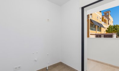 Nieuwbouw gelijkvloers appartement in Benijófar met 4 slaapkamers, zwembad en nabij golf