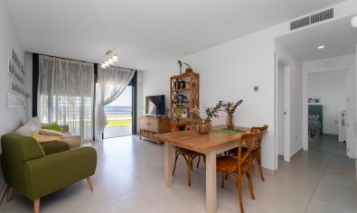 Exclusivo apartamento en Arenales del Sol con vistas al mar, jardín y piscina