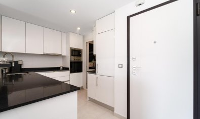 Exclusivo apartamento en Arenales del Sol con vistas al mar, jardín y piscina