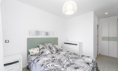 Exclusivo apartamento en Arenales del Sol con vistas al mar, jardín y piscina