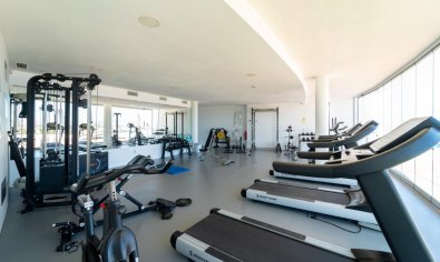 Exclusivo apartamento en Arenales del Sol con vistas al mar, jardín y piscina