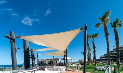 Exclusivo apartamento en Arenales del Sol con vistas al mar, jardín y piscina