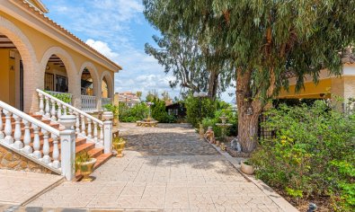 Luxe villa met privézwembad en tuin in Vistabella, nabij Jacarilla, Costa Blanca