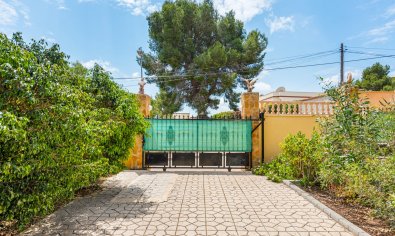 Luxe villa met privézwembad en tuin in Vistabella, nabij Jacarilla, Costa Blanca