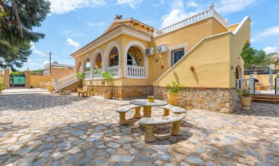 Luxe villa met privézwembad en tuin in Vistabella, nabij Jacarilla, Costa Blanca