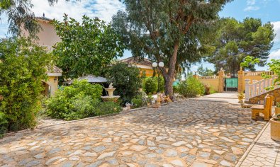 Luxe villa met privézwembad en tuin in Vistabella, nabij Jacarilla, Costa Blanca