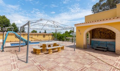 Luxe villa met privézwembad en tuin in Vistabella, nabij Jacarilla, Costa Blanca