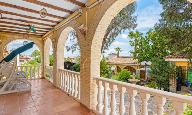 Luxe villa met privézwembad en tuin in Vistabella, nabij Jacarilla, Costa Blanca