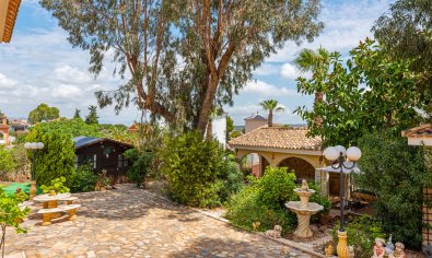 Luxe villa met privézwembad en tuin in Vistabella, nabij Jacarilla, Costa Blanca