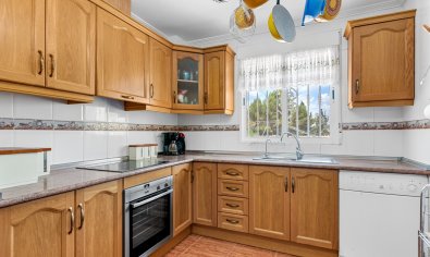 Luxe villa met privézwembad en tuin in Vistabella, nabij Jacarilla, Costa Blanca