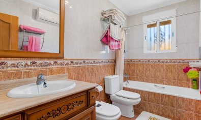 Luxe villa met privézwembad en tuin in Vistabella, nabij Jacarilla, Costa Blanca