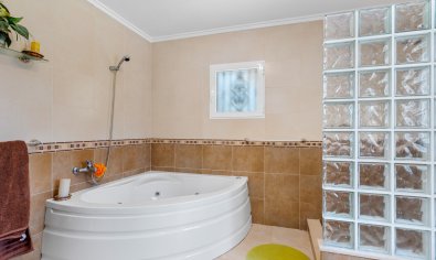 Luxe villa met privézwembad en tuin in Vistabella, nabij Jacarilla, Costa Blanca