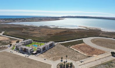 Nieuw luxe 2-slaapkamer appartement met zwembad nabij zee in Guardamar