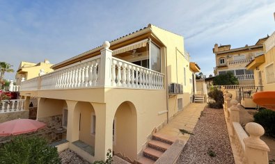 Ruime gerenoveerde 'maite' woning met 4 slaapkamers en gemeenschappelijk zwembad in Benijofar