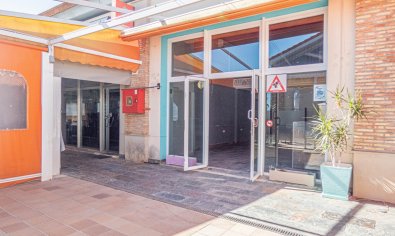 Resale - Commercial -
Algorfa