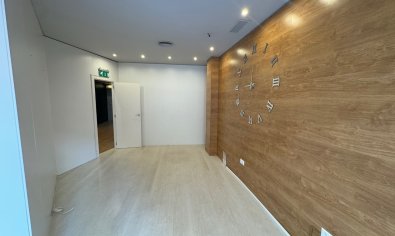 Bestaande bouw - Commercieel -
Guardamar del Segura