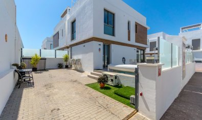 Bestaande bouw - Villa -
Orihuela Costa - Villamartín