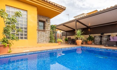 Reventa - Villa -
Los Montesinos - La Herrada