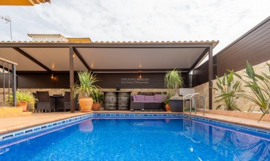 Reventa - Villa -
Los Montesinos - La Herrada