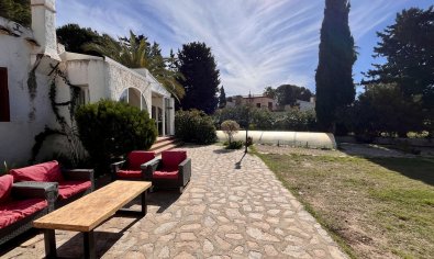 Resale - Villa -
Cabo Roig